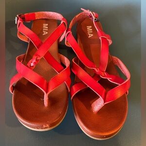 MIA red sandal